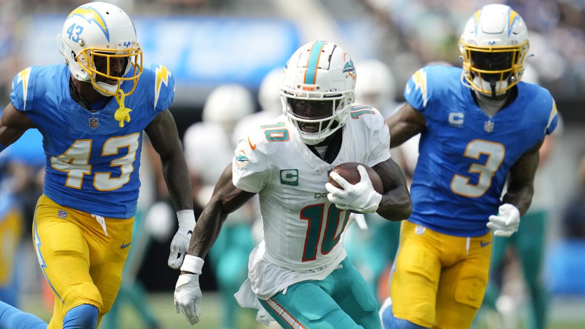 No defense for how the Dolphins' offense carved up the Chargers - Los  Angeles Times