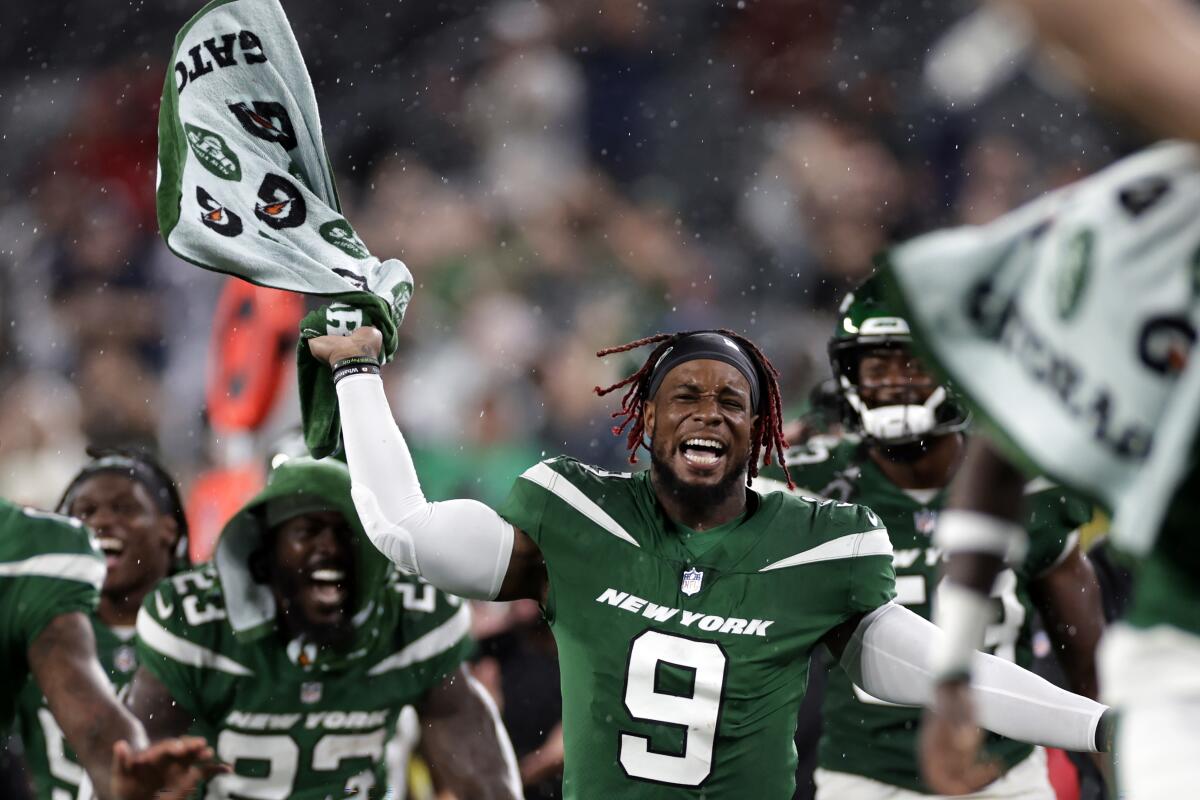 New York Jets linebacker Kwon Alexander (9) during the second half