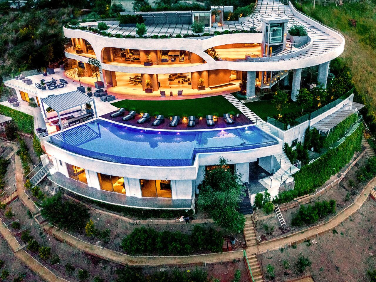 Home of the Week | In Brentwood, a curvaceous hillside compound
