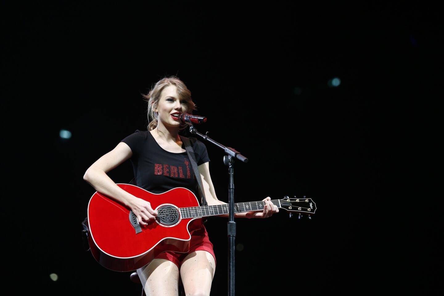 Taylor Swift tops Billboard 2013 list of 'Money Makers'