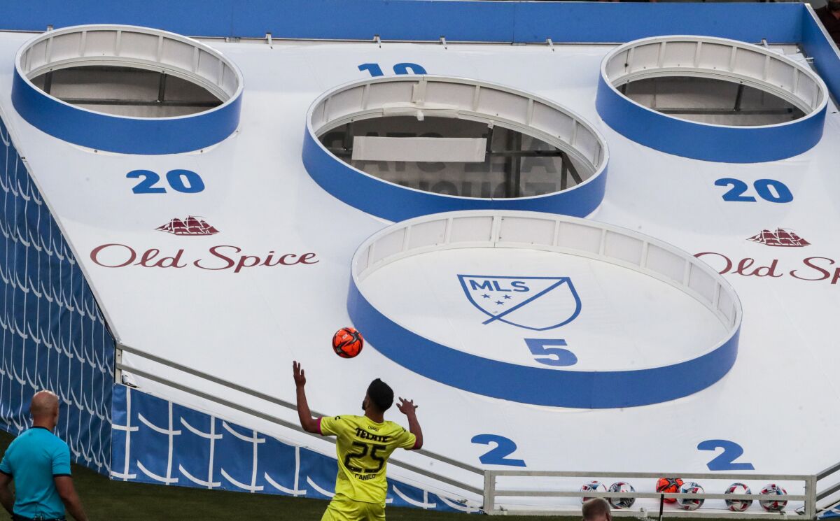 Liga MX All-Stars' Alexis Canelo competes in the MLS All-Star Skills Challenge.