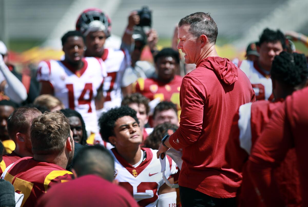 USC coach Lincoln Riley speaks with the team.