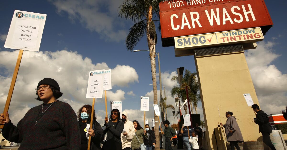 This Inglewood carwash paid workers $7 an hour, state officials say. The penalty: Over $900,000