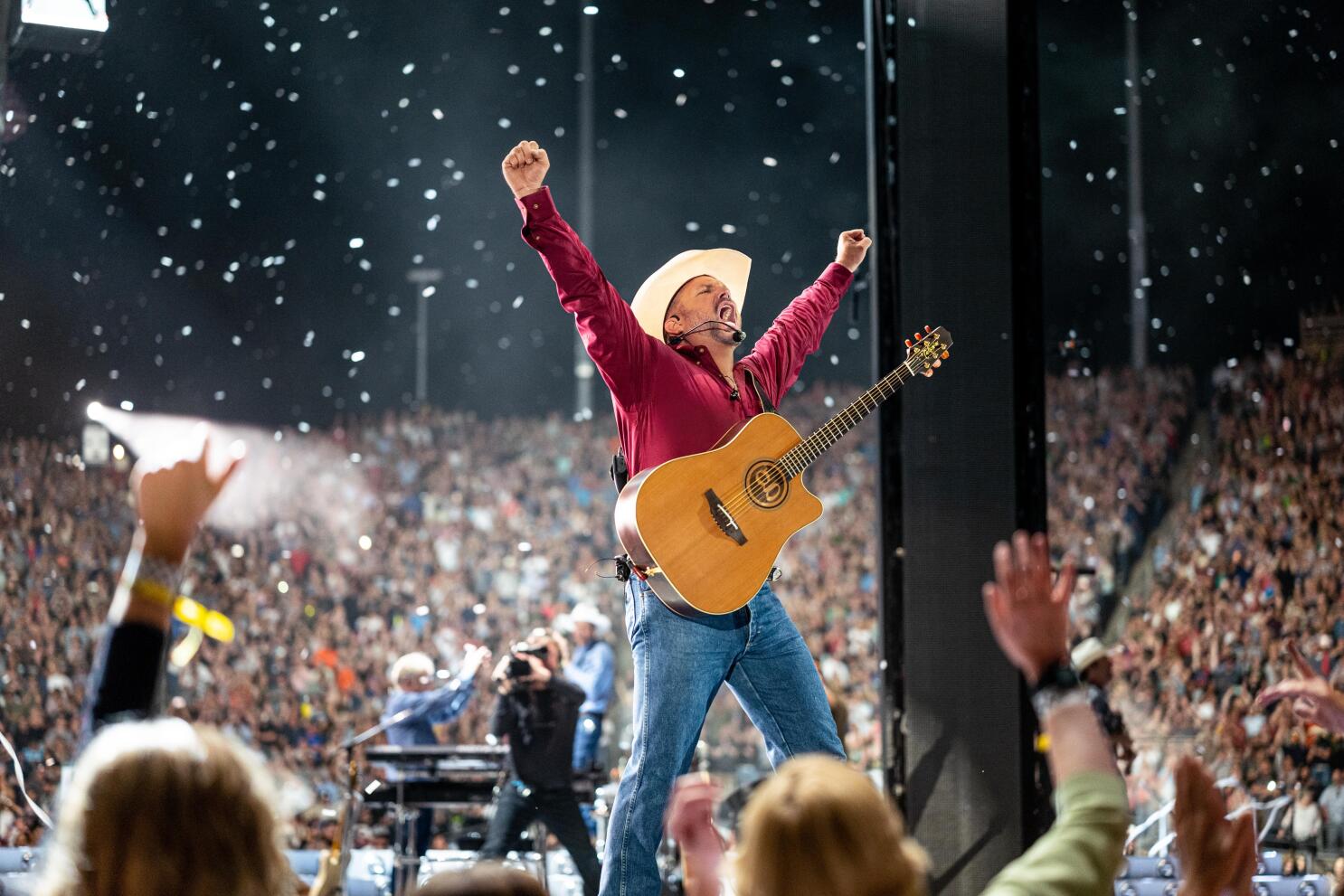 Garth Brooks will make history with sold-out 'in-the-round
