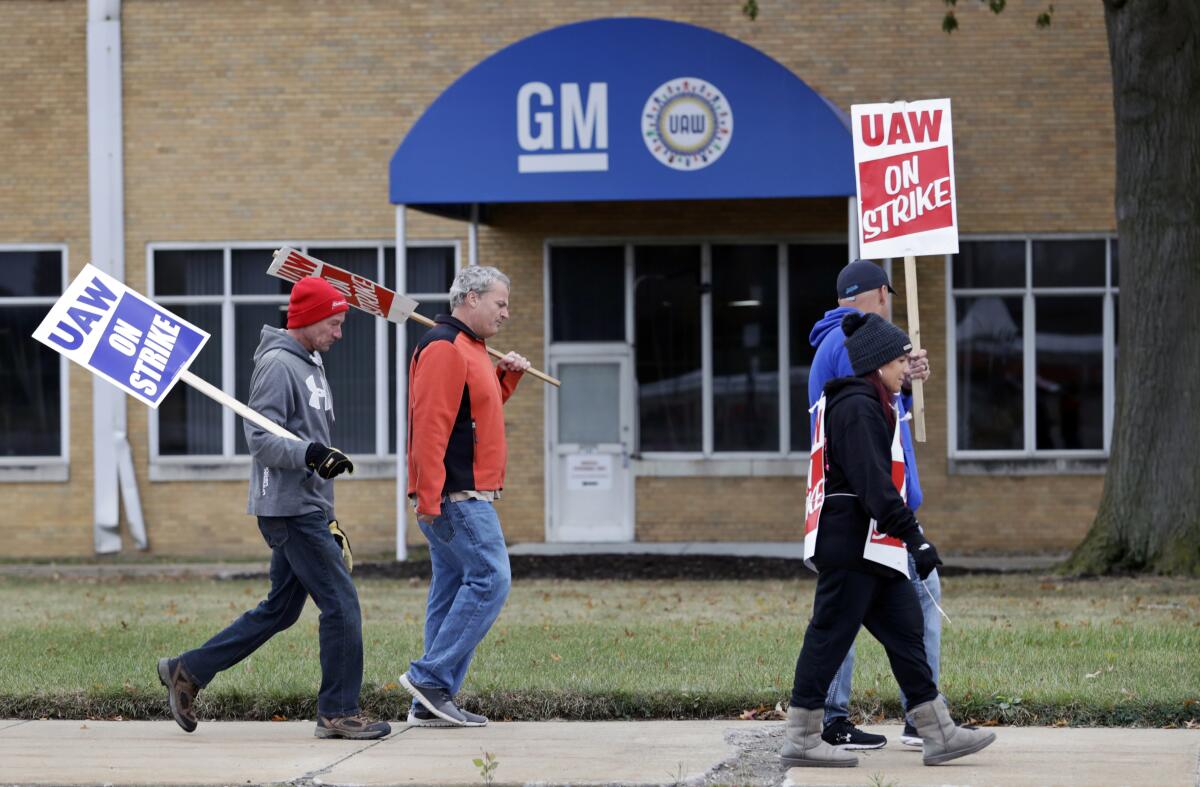 General Motors employees picketing 