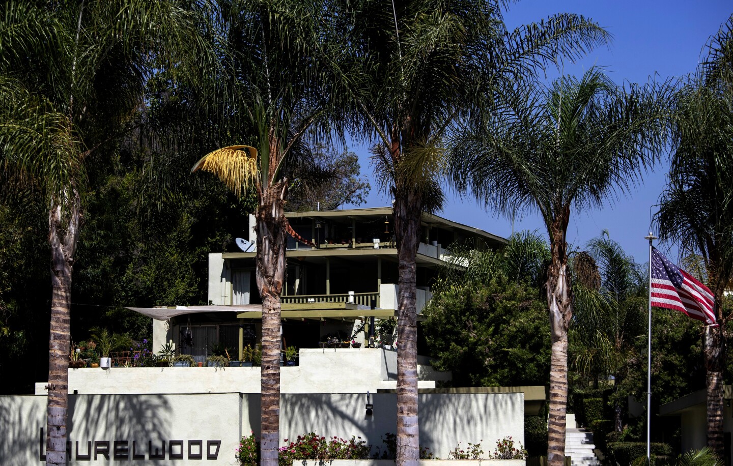 Brian van der Brug Los Angeles Times RUDOLF SCHINDLER made rental living ultra-stylish with his 1940s design for the Laurelwood Apartments in Studio City.