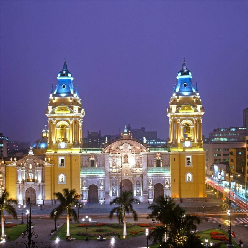 La Basílica Catedral de Lima tras haber sido sometida a obras de restauración e iluminación. EFE/Endesa