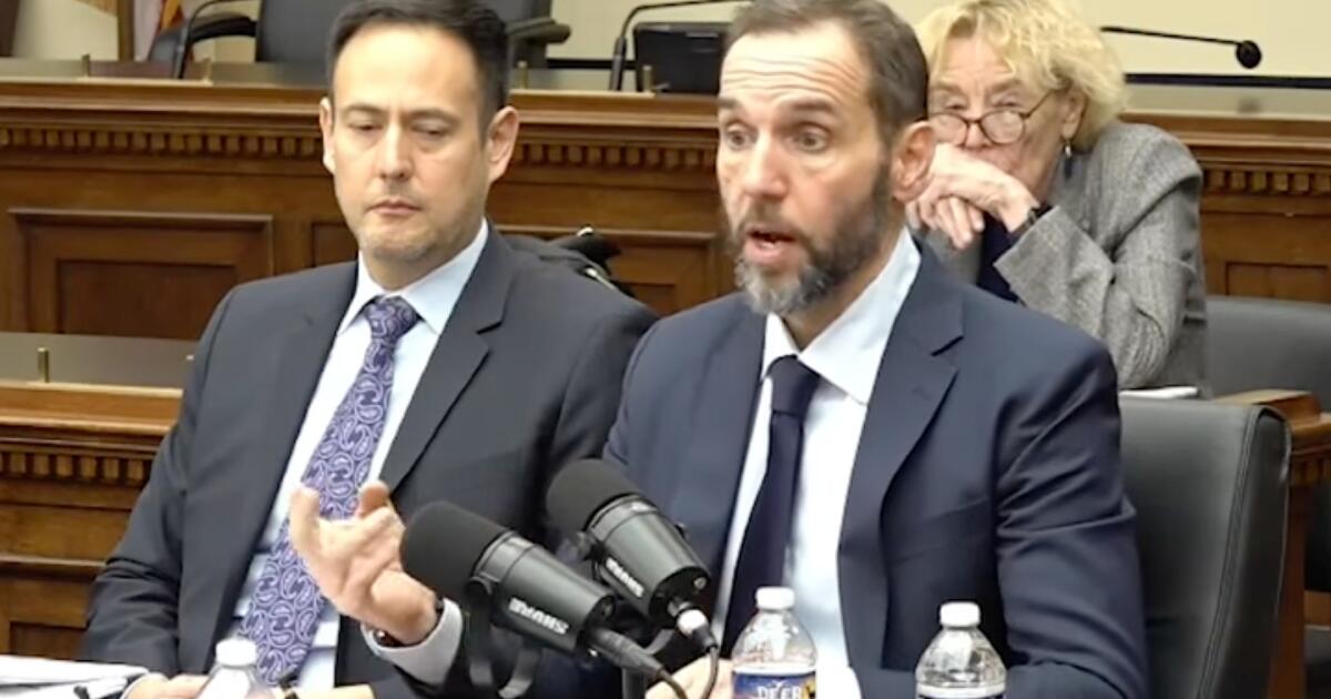 Jack Smith disse ao Congresso que a corrupção no Capitólio não teria acontecido sem Trump Jack Smith disse ao Congresso que a corrupção no Capitólio não teria acontecido sem Trump