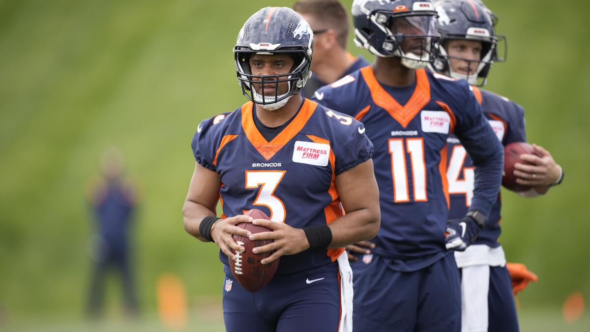 Russell Wilson Era begins for Denver Broncos back in Seattle - The San  Diego Union-Tribune