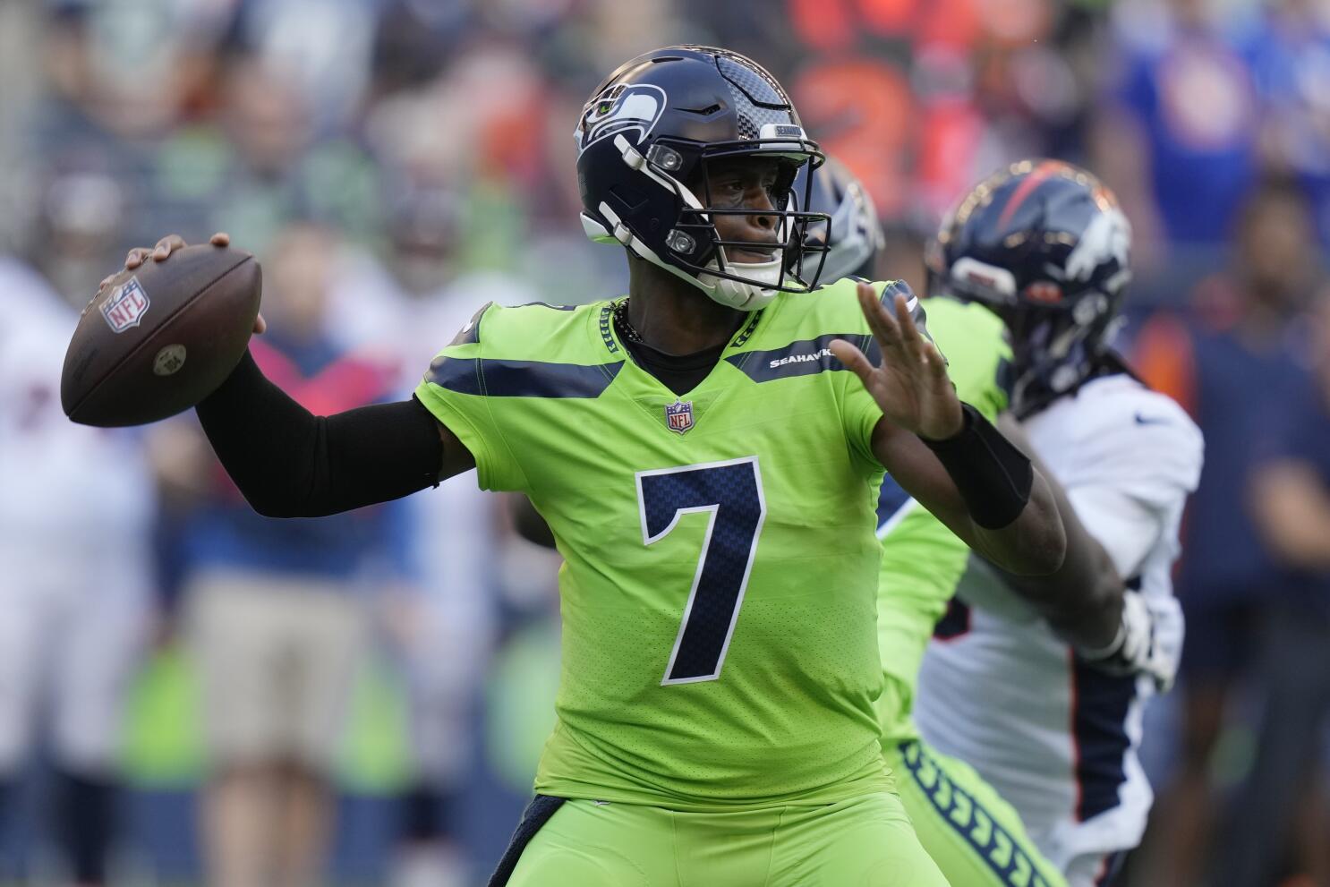 MONDAY NIGHT FOOTBALL: Geno Smith, Seahawks hold off Russell