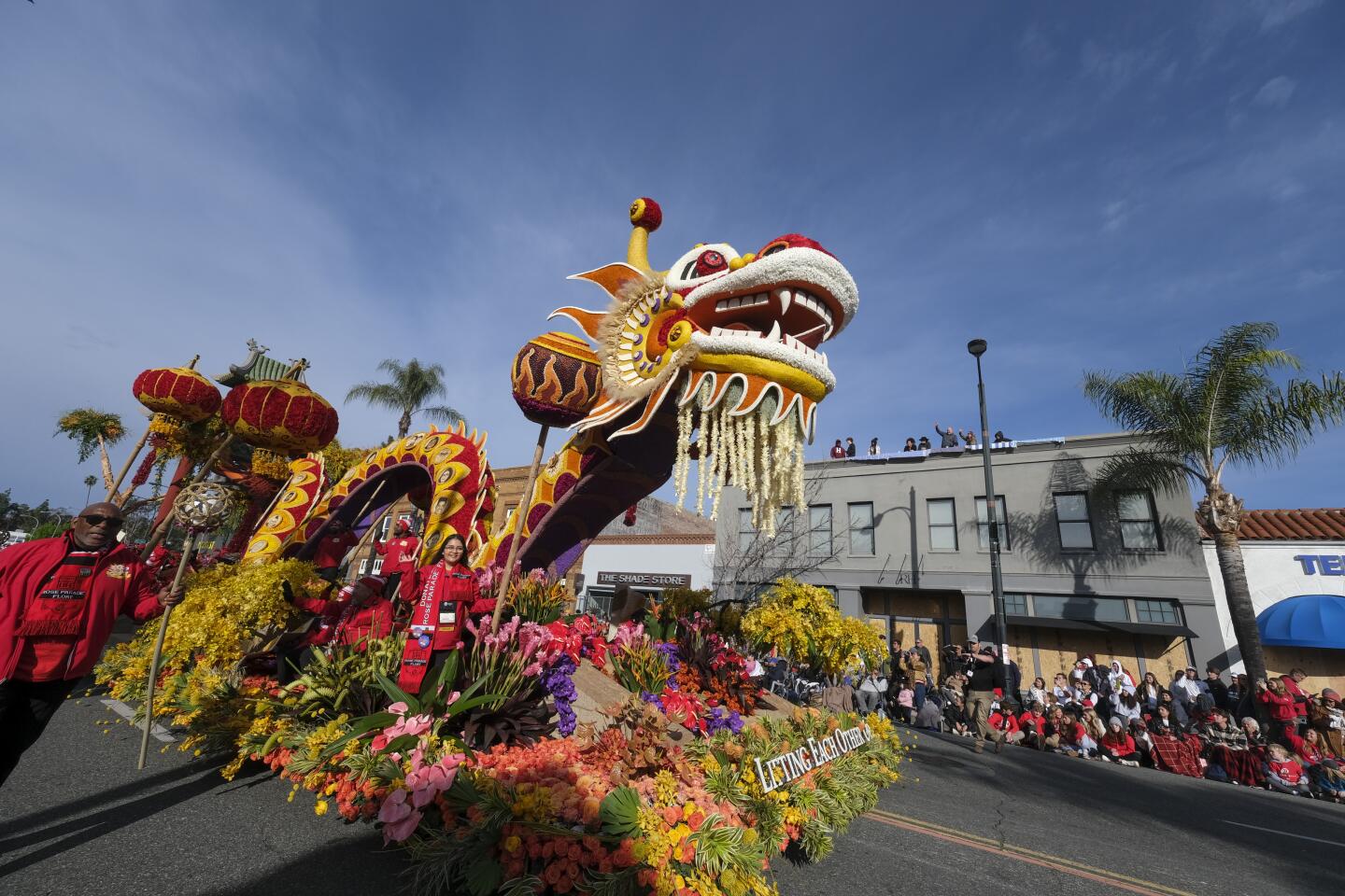 Rose Parade kicks off with an enthusiastic crowd Los Angeles Times