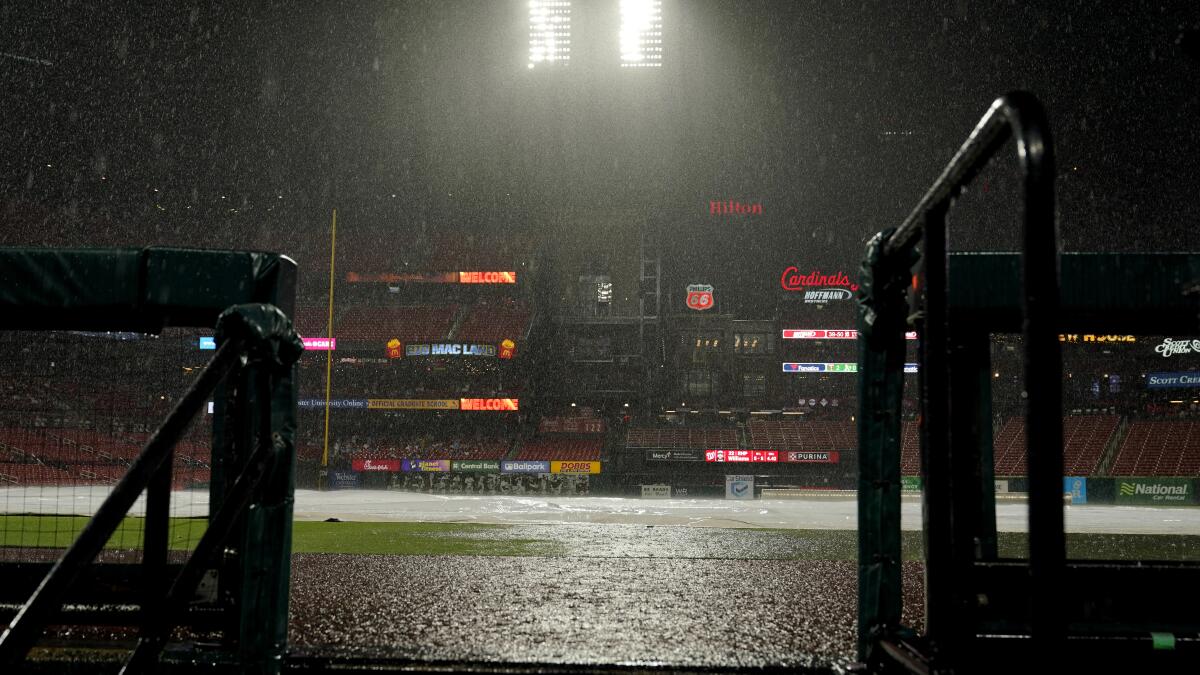 Cardinals-Nationals game suspended due to weather