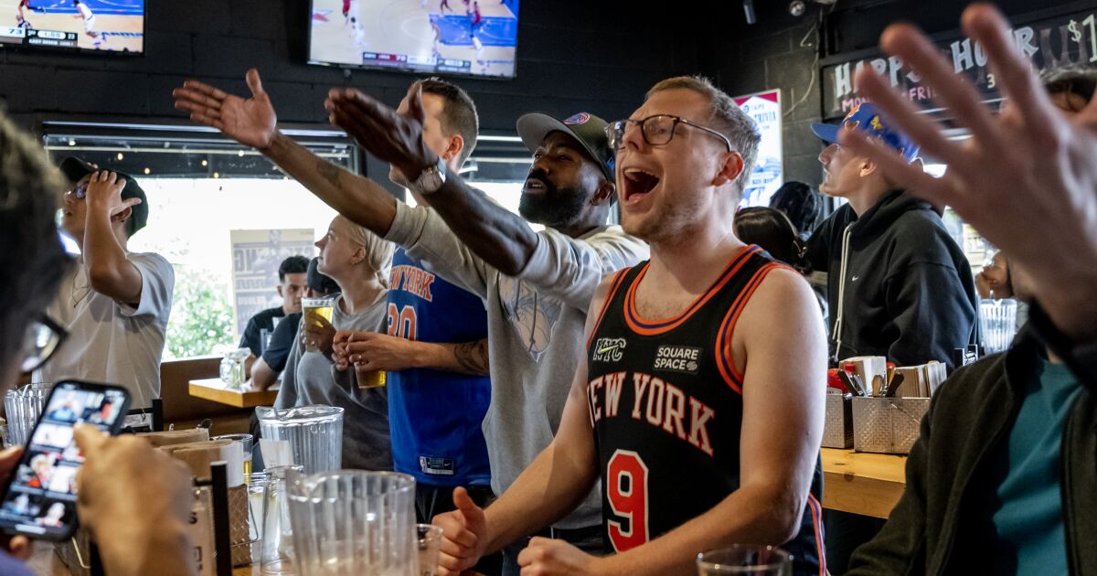 On Sunset Boulevard, Knicks fans create a portal to Madison Square Garden