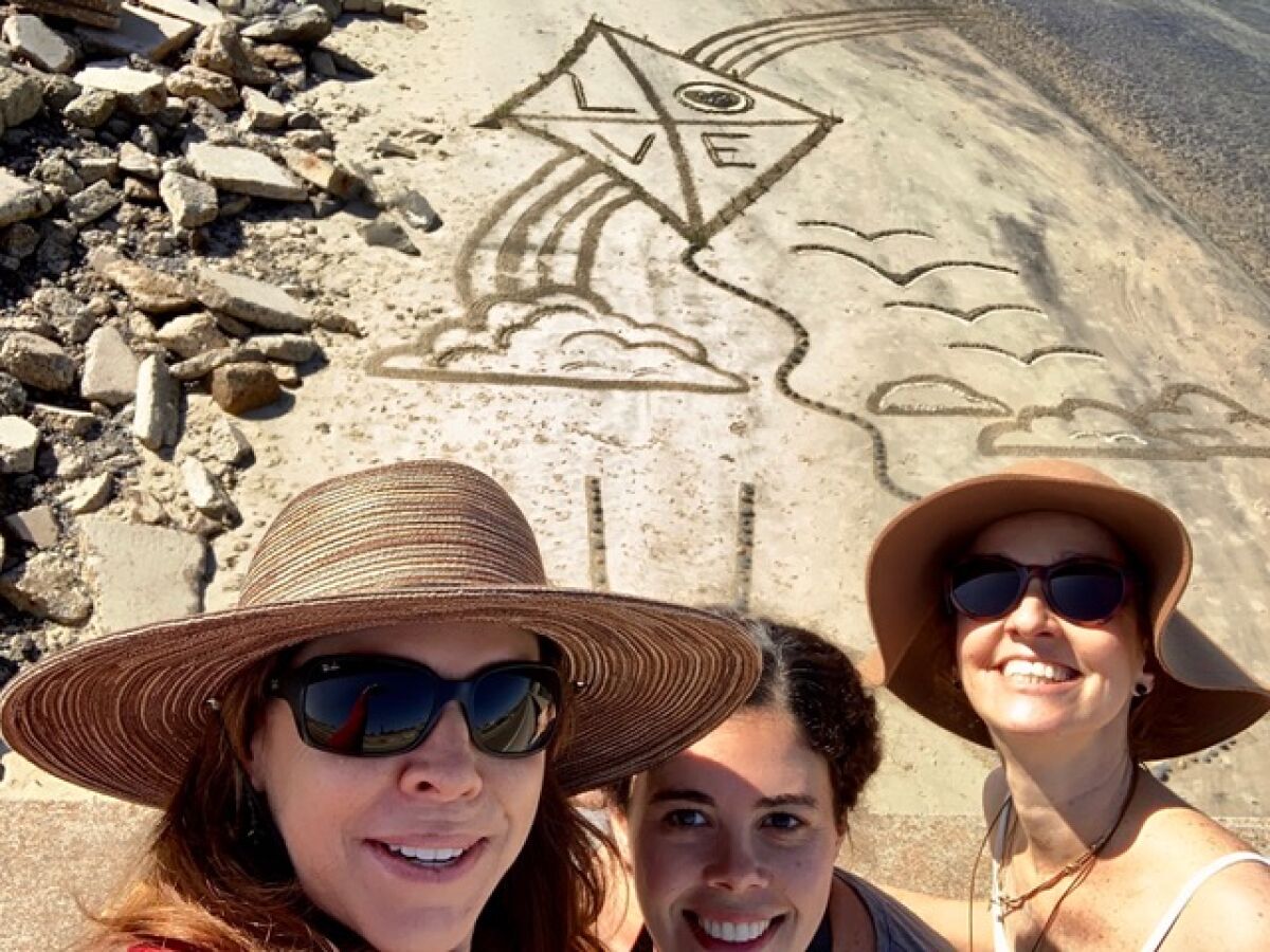 Artists Nadia Quiros, Rosie Wertz and Carol Arêas collaborated together on the project.