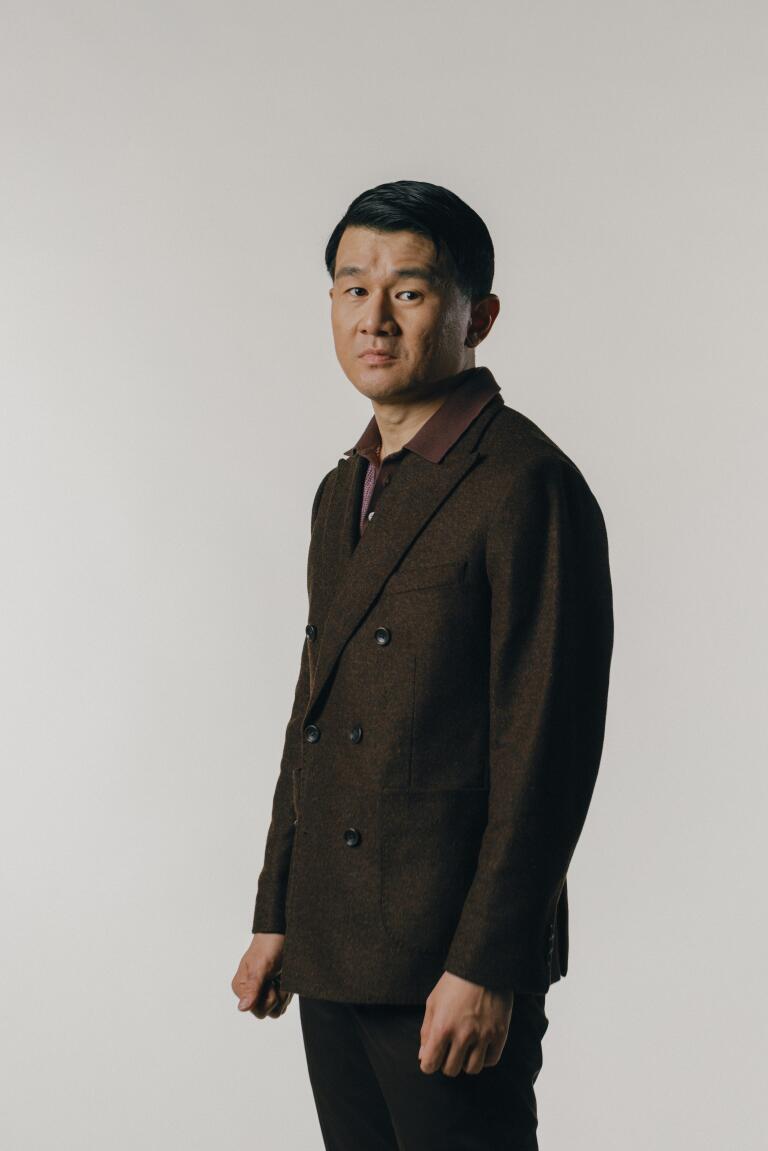 Ronny Chieng shows spirit of aloha in Netflix's 'Love to Hate It' - Los ...