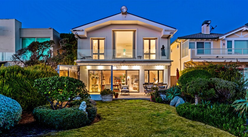 Mindy Kaling buys Frank Sinatra's Malibu beach house for $9.55 ...