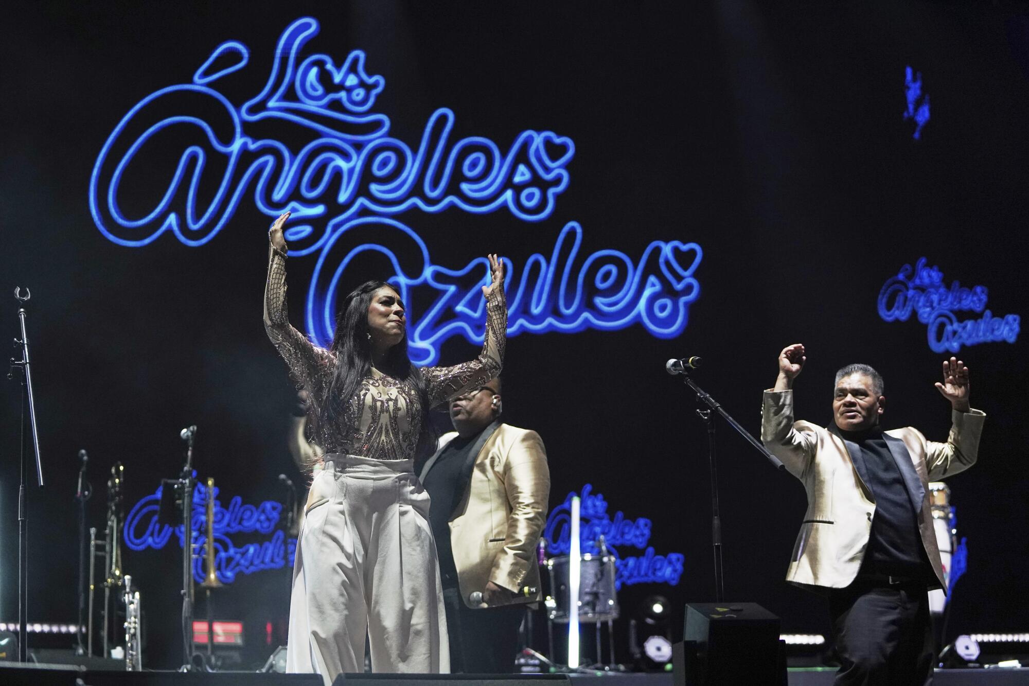 La banda mexicana de cumbia Los Ángeles Azules se presenta durante la 25ª edición del festival de música Vive Latino.