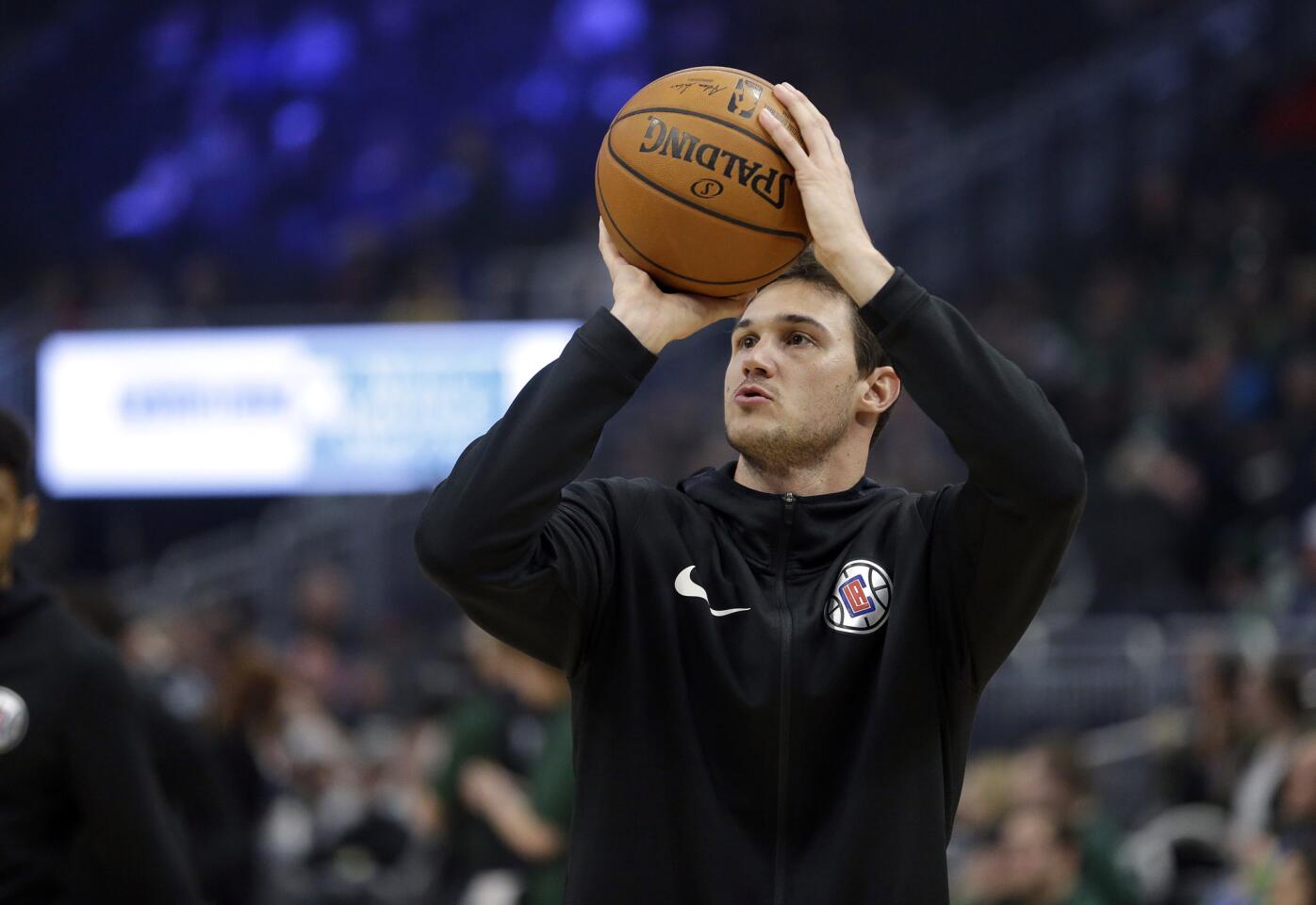 LA Clippers' Danilo Gallinari warms up before an NBA basketball game against the Milwaukee Bucks Thursday, March 28, 2019, in Milwaukee. (AP Photo/Aaron Gash)