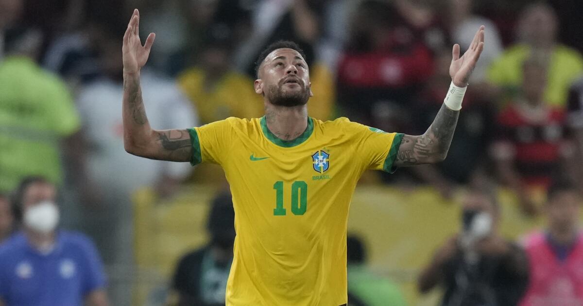 Is Neymar a Brazilian legend already? 👇🏽👇🏽 . Follow @pulsesportsnigeria  for more World Cup updates . #pulsesportsmatchday…