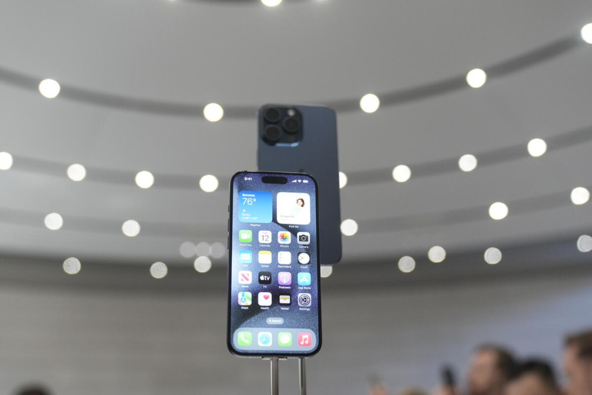 Apple presenta sus nuevos modelos iPhone, que incluyen mejores cámaras y un  nuevo sistema de carga - Los Angeles Times