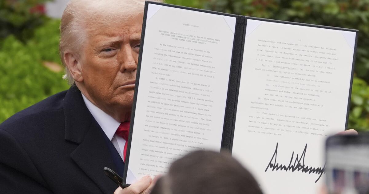 Trump gives schools 10 days to eliminate DEI or lose federal funds Trump gives schools 10 days to eliminate DEI or lose federal funds