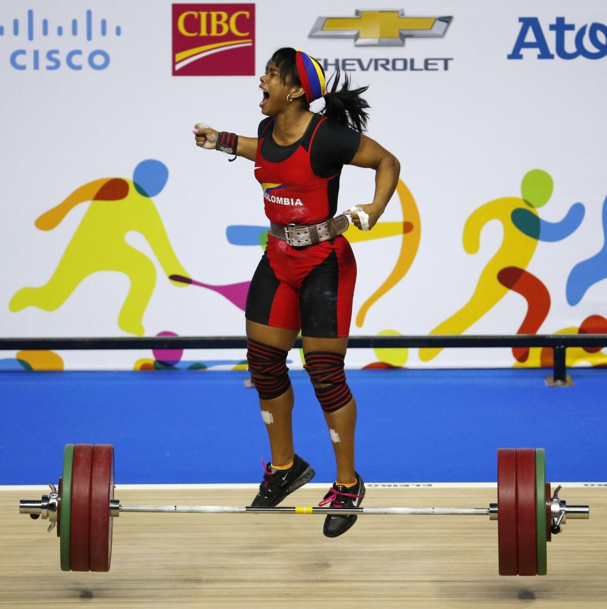 La pesista colombiana, Leidy Solís, reacciona tras conseguir la medalla de oro.