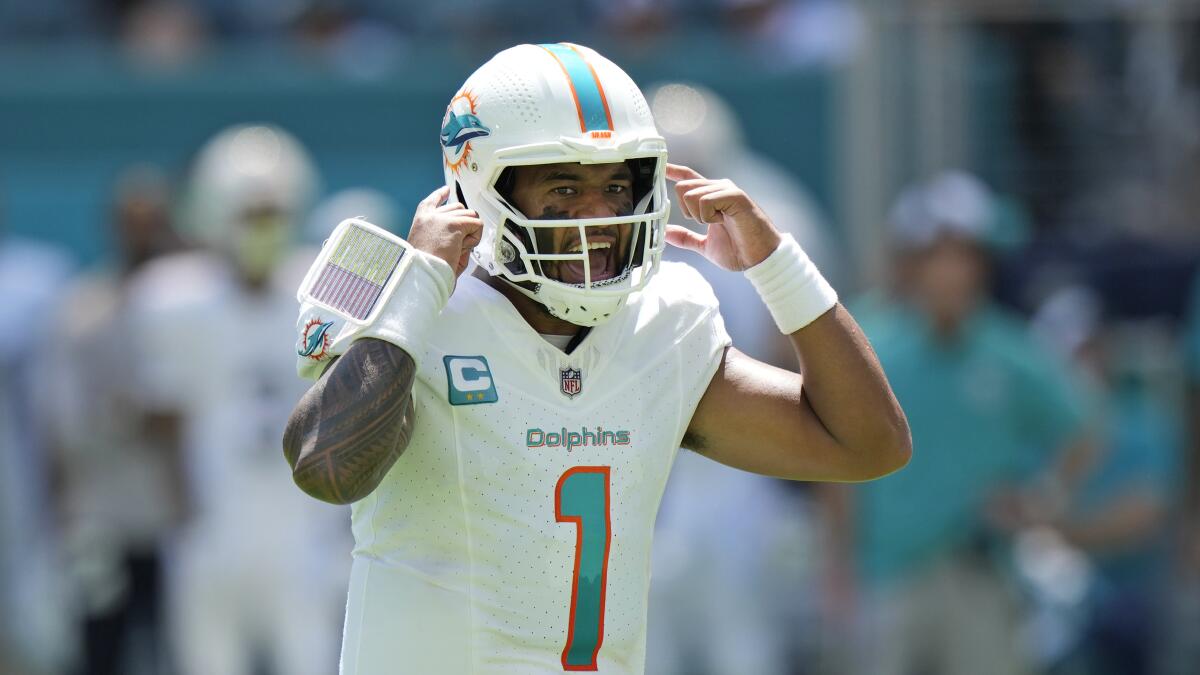 Miami Dolphins quarterback Tua Tagovailoa calls out a play.