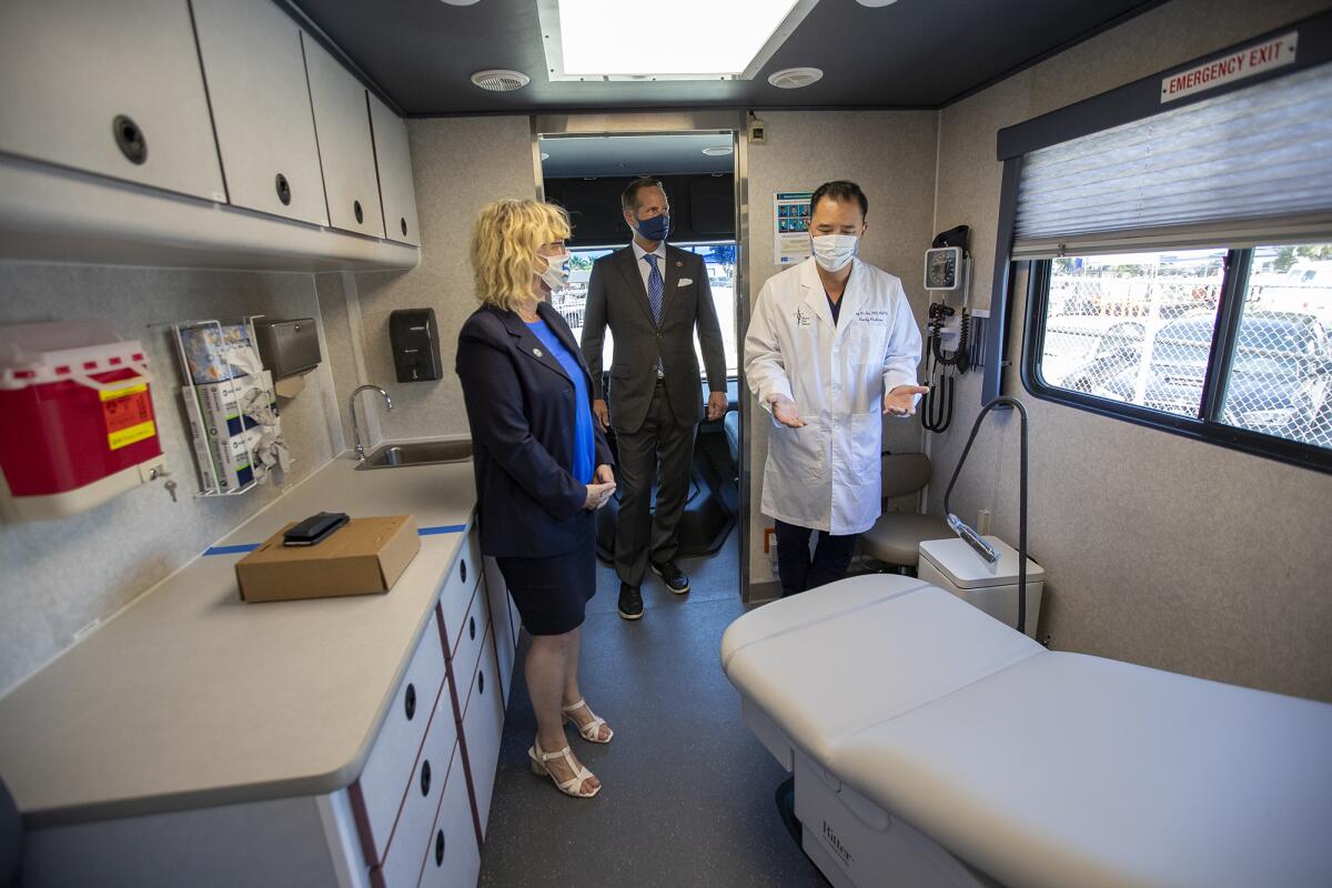 Share Our Shelves tour of the SOS Community Health Mobile Unit 