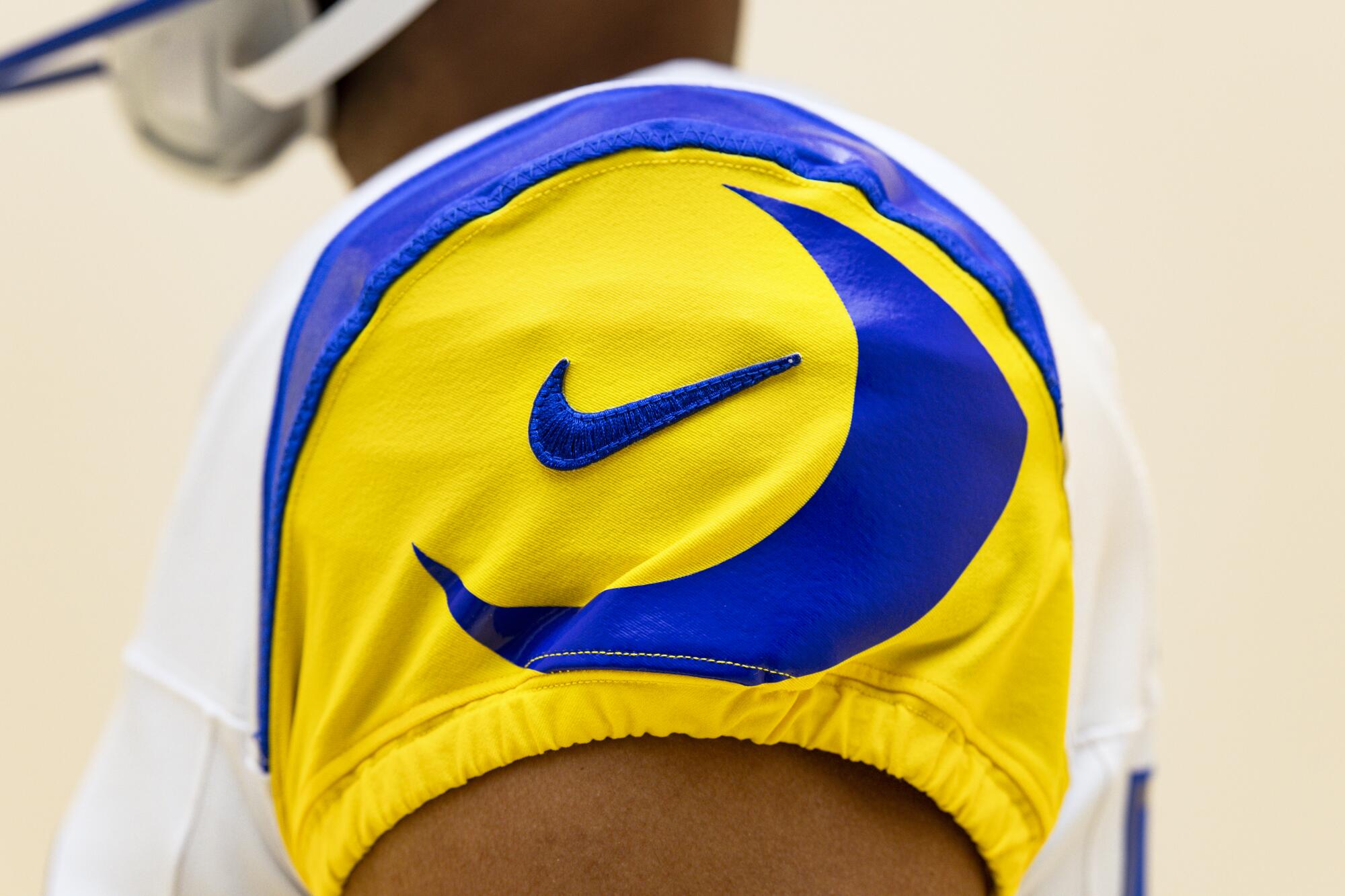 Rams unveil new uniforms, replacing their bone-color jerseys - Los ...