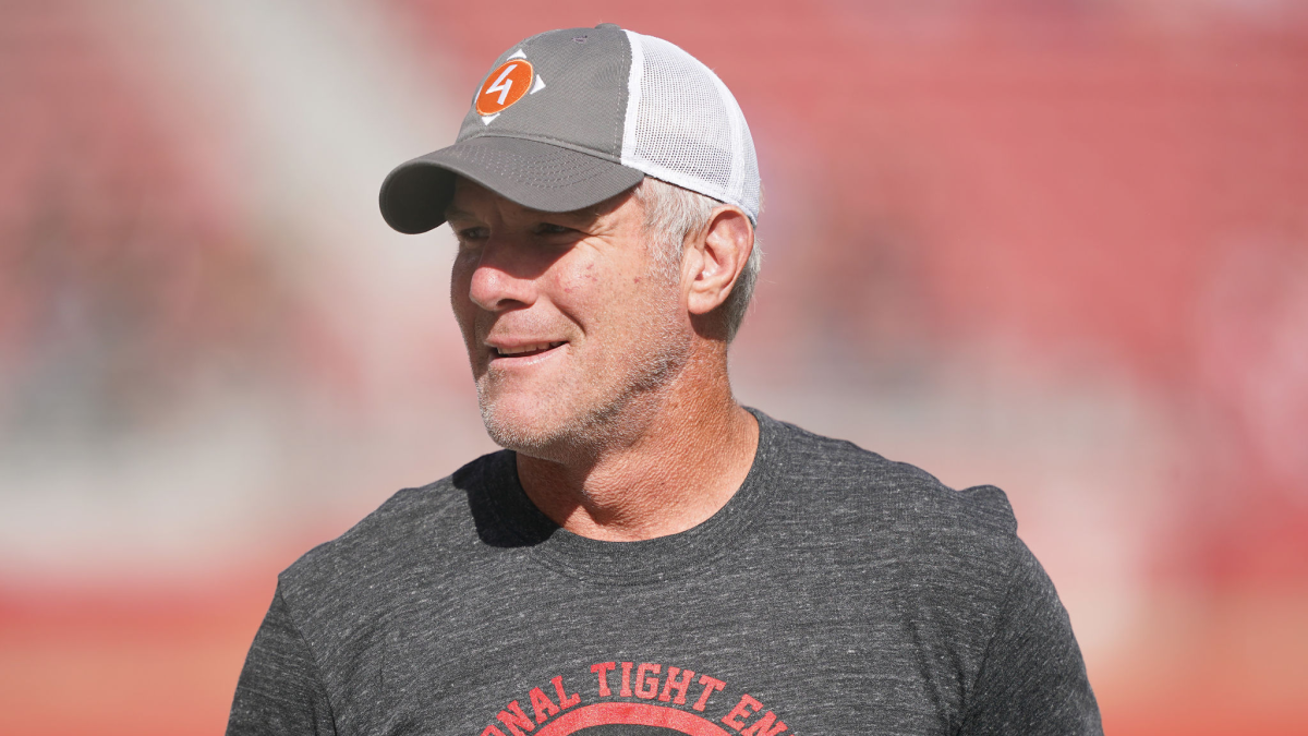 Column: If Brett Favre wants to help Black athletes, he shouldn't back  Trump