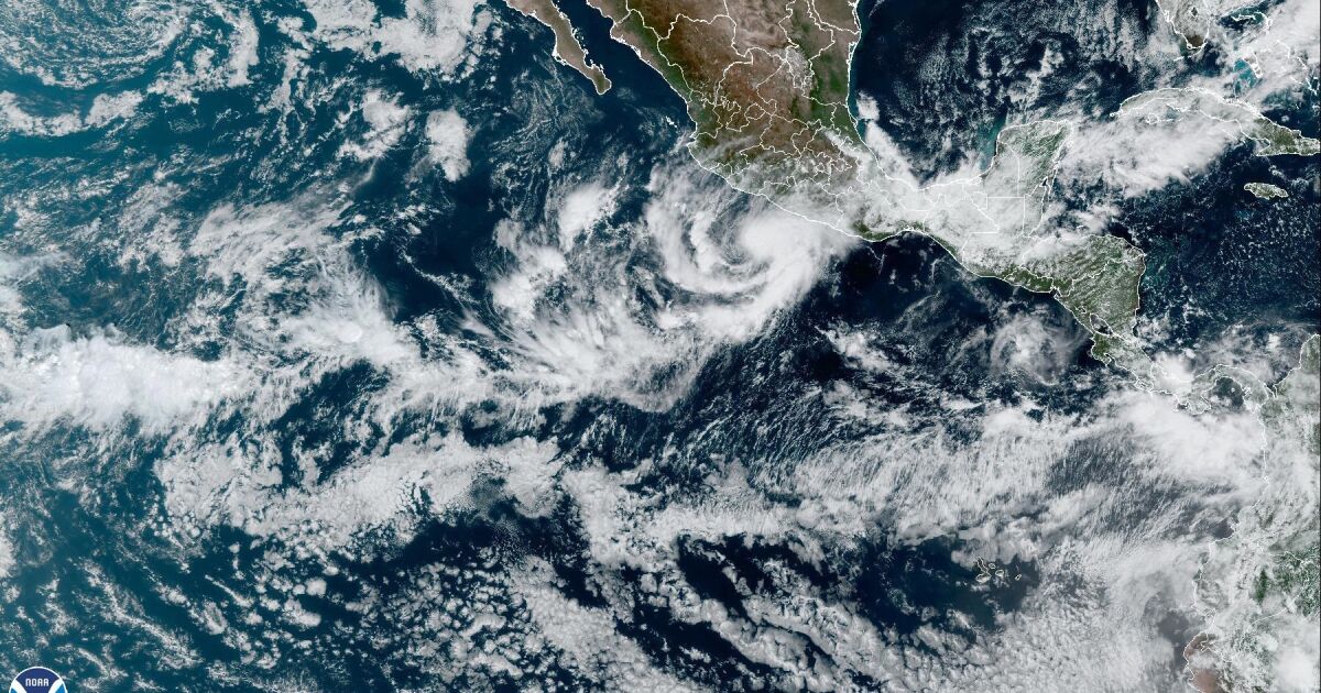 Se forma la tormenta tropical Roslyn frente a la costa del Pacífico de México