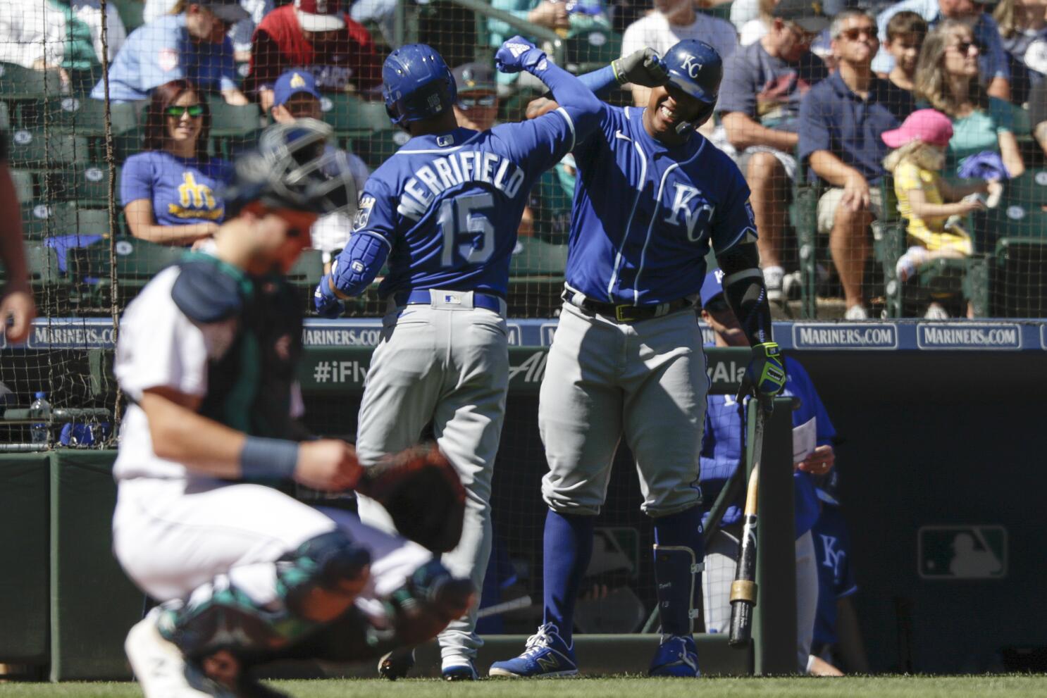 Salvador Perez hits grand slam in back-to-back games, Royals win