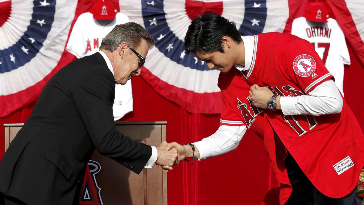 Shohei Ohtani displays an act of Japanese politeness at the Angels