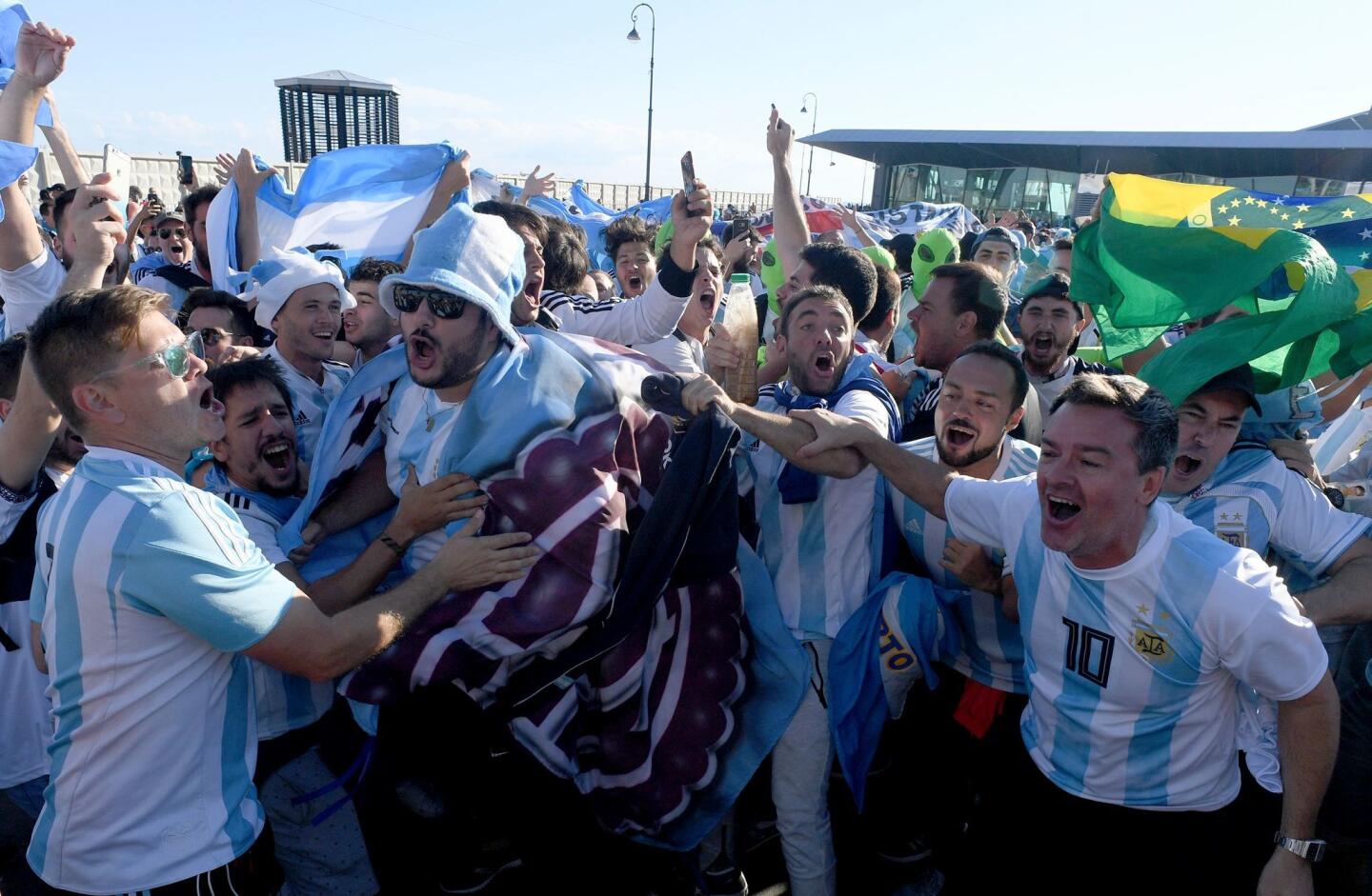 FBL-WC-2018-MATCH39-NGR-ARG-FANS