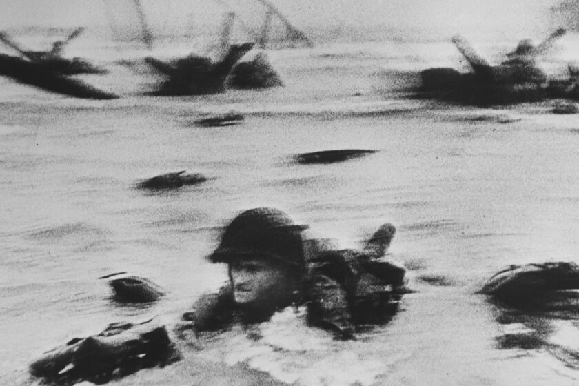 FRANCE. Normandy. June 6th, 1944. American troops landing on Omaha Beach, D-Day. (©Robert Capa © International Center of Photography / Magnum Photos)