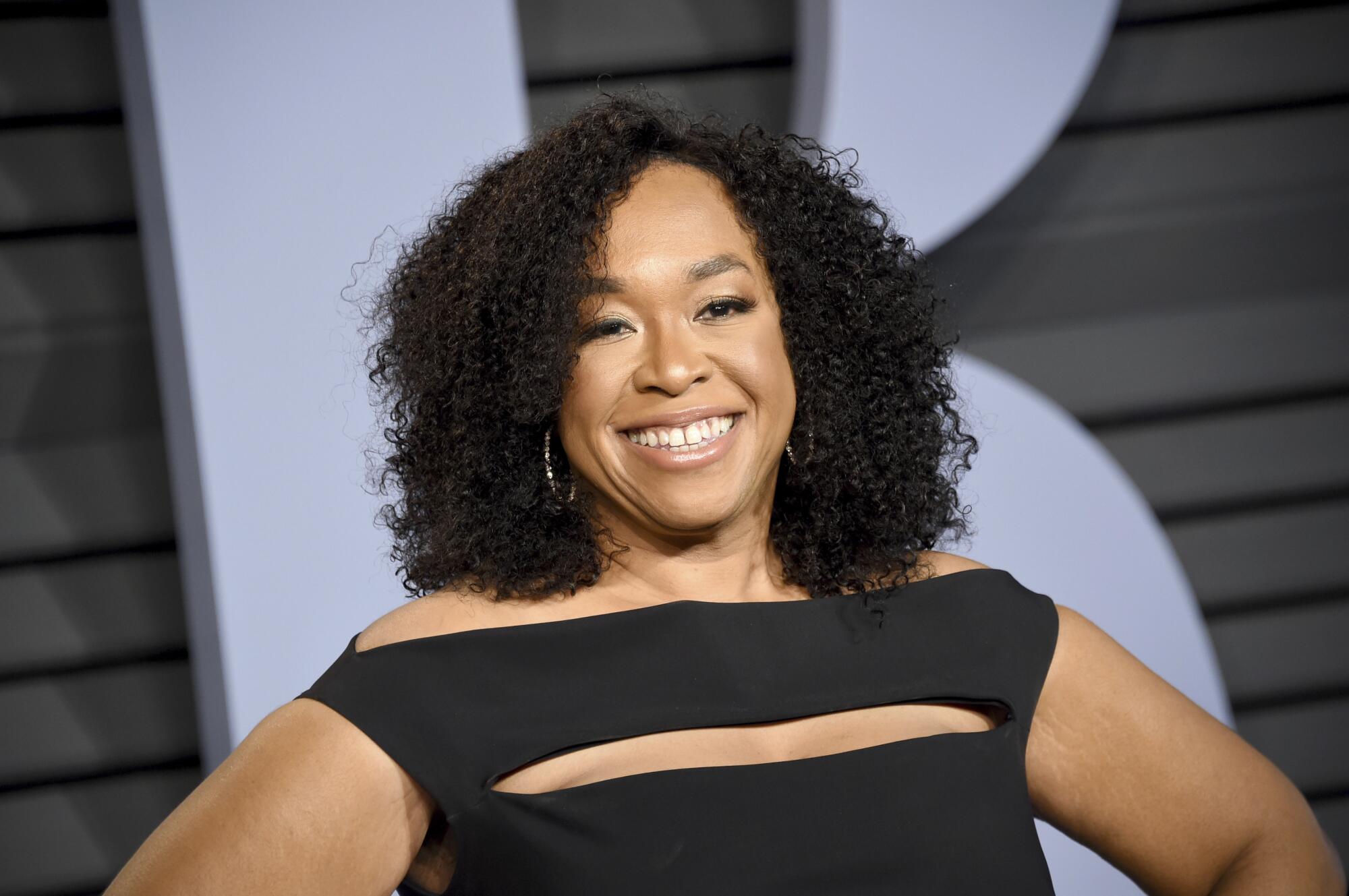 Shonda Rhimes wears a cut-out black dress and a big smile at the 2018 Vanity Fair Oscars party.