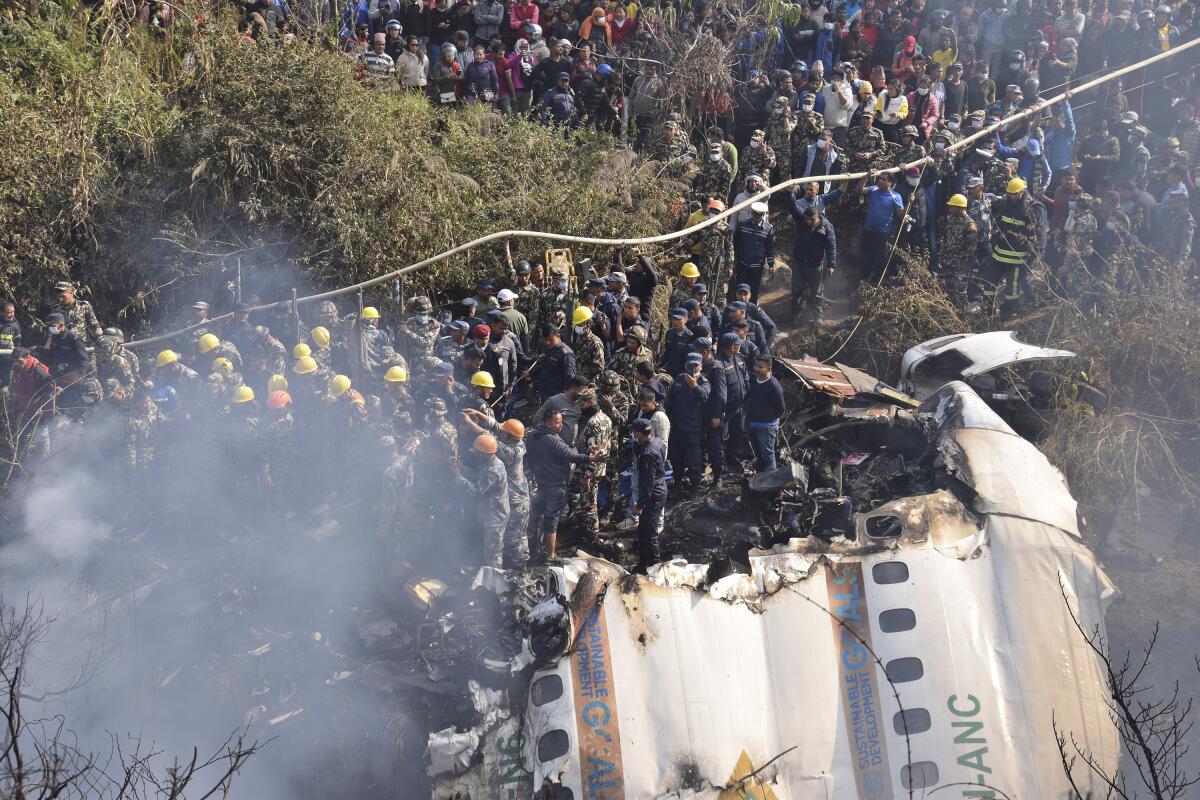 Escena de un avión de pasajeros accidentado en Pokhara, Nepal