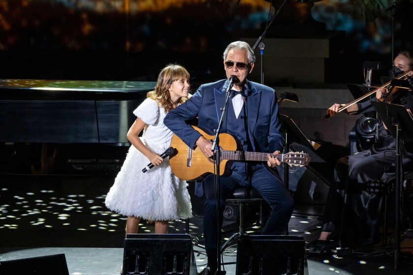 Andrea Bocelli and his 9-year-old daughter Virginia Bocelli perform "Hallelujah" together at Candlelight Concert 2021.