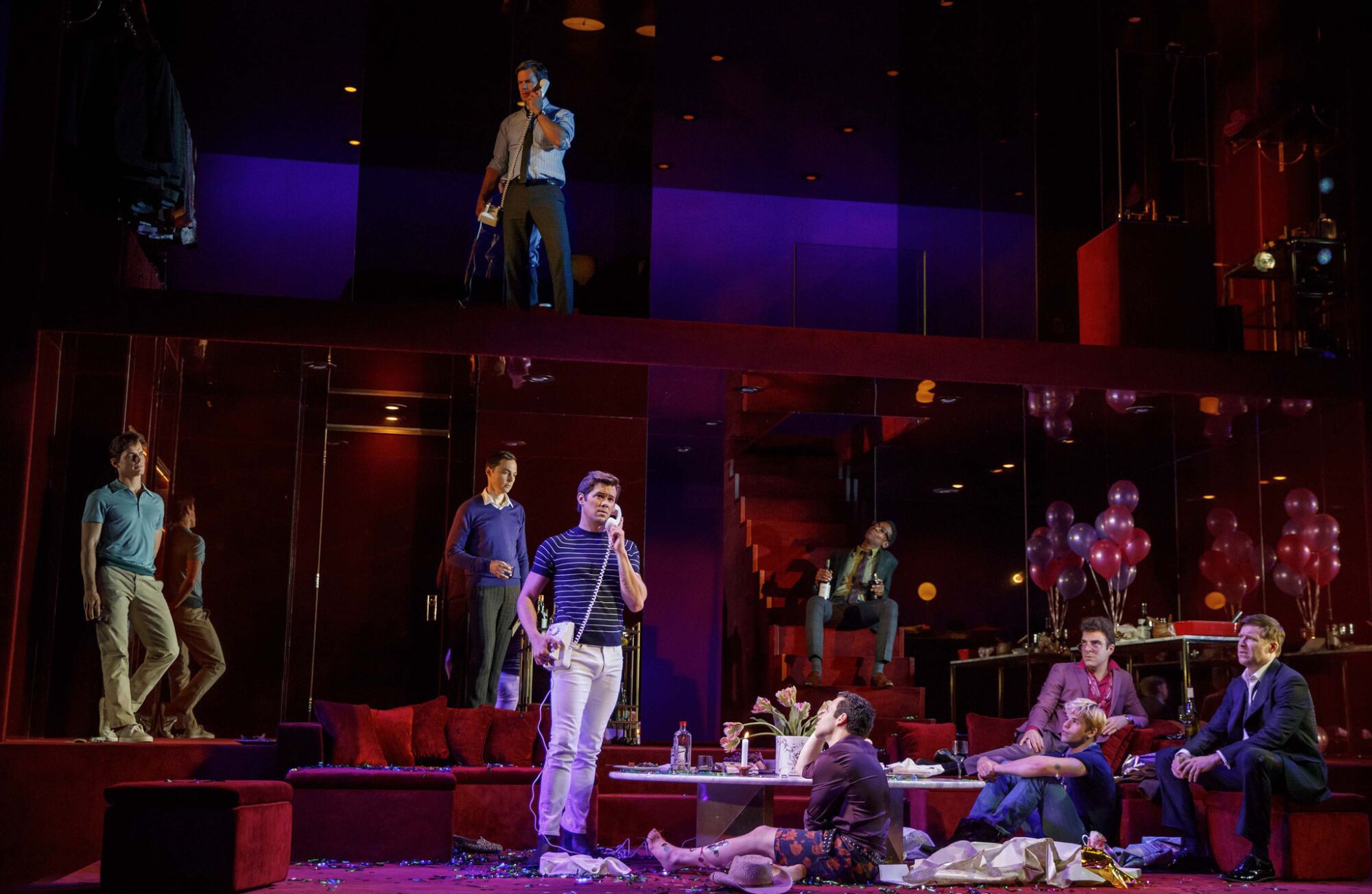 Mantello's Broadway revival featured a much more abstract set than that of the movie.