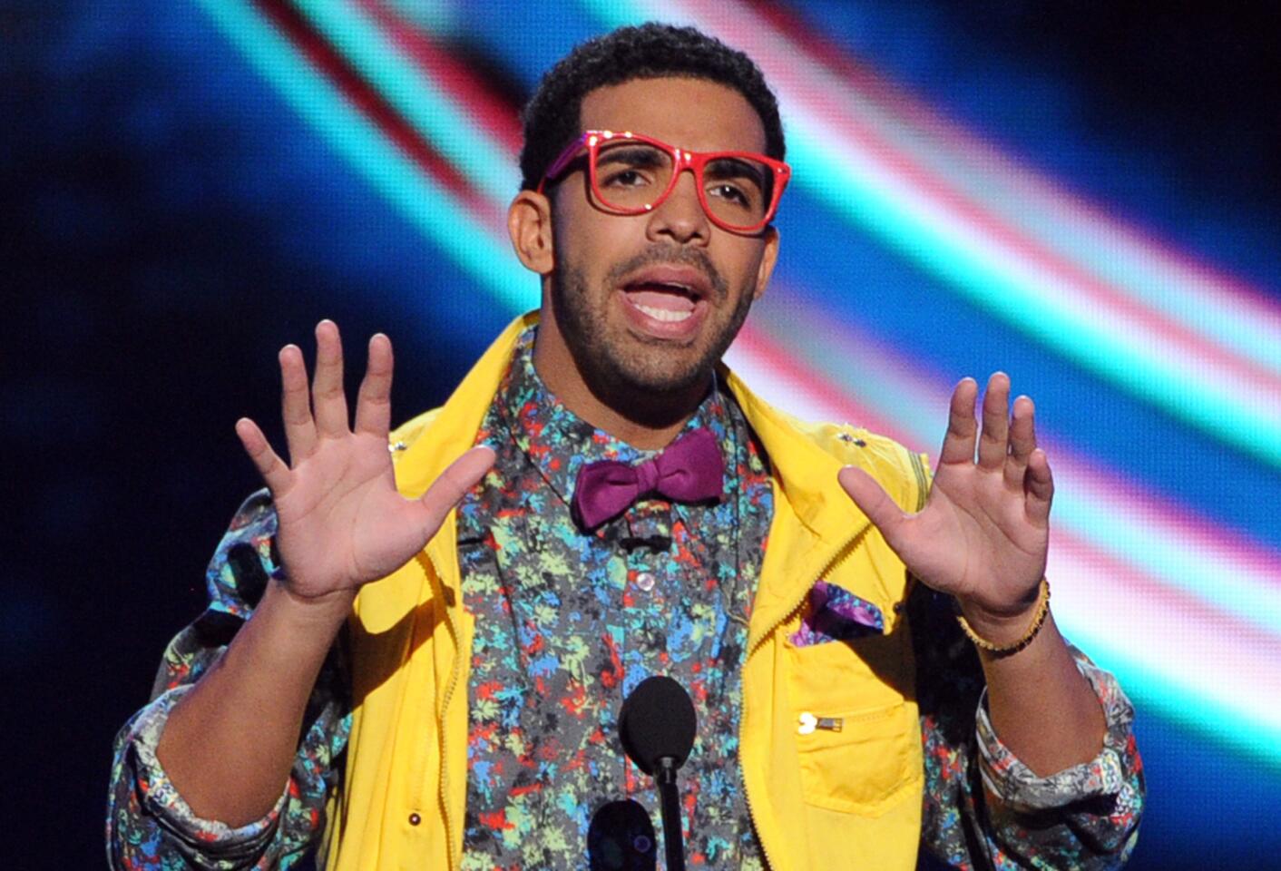Drake hosts the ESPY Awards with success
