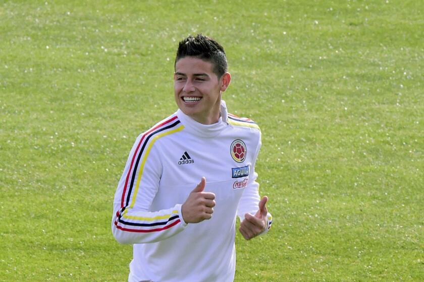 James Rodríguez enfrenta a Lionel Messi mañana.