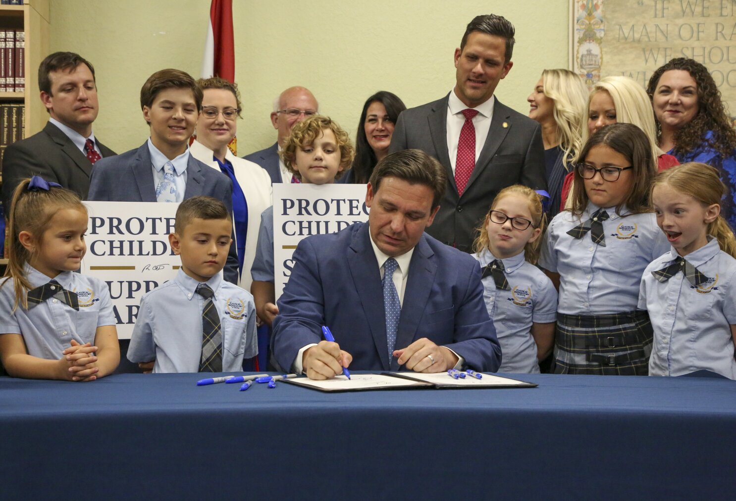 Florida promulga ley que prohíbe educación sexual temprana - Los Angeles  Times