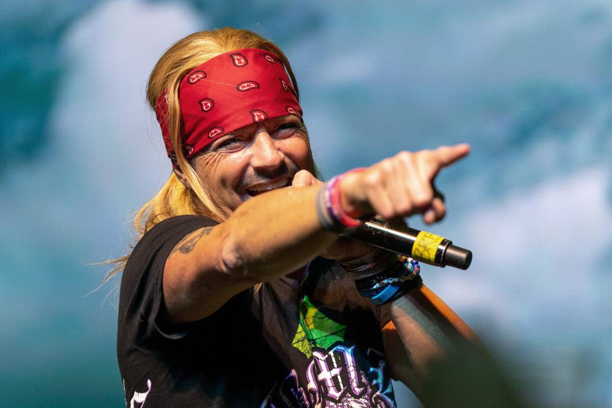 POISON's BRET MICHAELS Brings Photographers Back To The Pit In Miami - “Aim  Your Cameras At What Matters, The Audience Behind You And Stay Here For  Longer, I'll Pay Whatever Fine Is