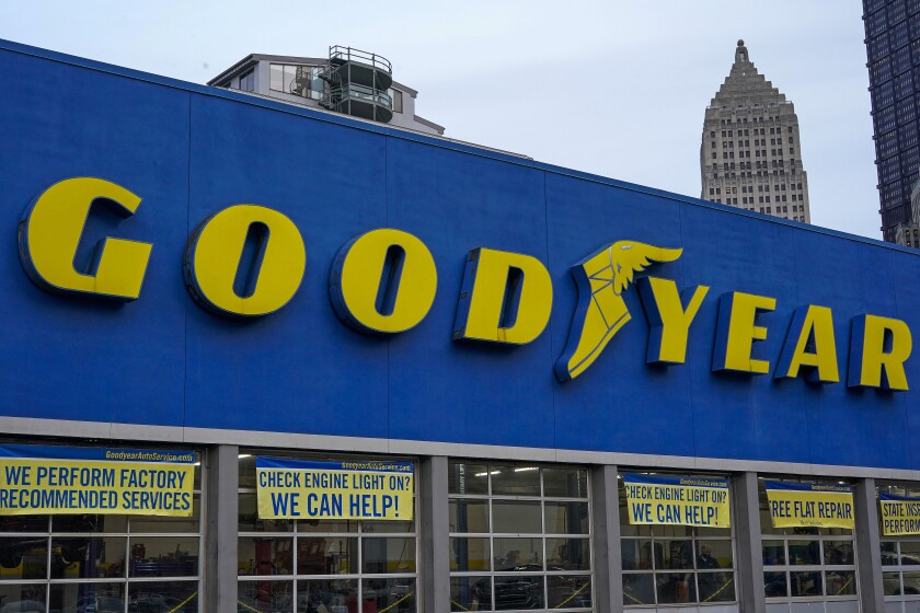 ARCHIVO - Así lucía un taller de neumáticos Goodyear en el centro de Pittsburgh