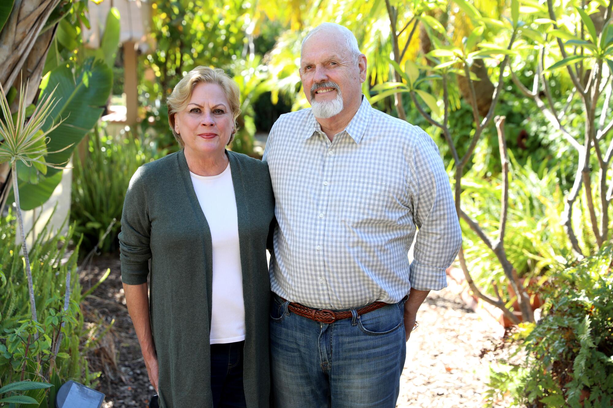 Bárbara y Bob Kiley, que fueron consultores políticos de "Sí en 187", en su casa en Yorba Linda la semana pasada.