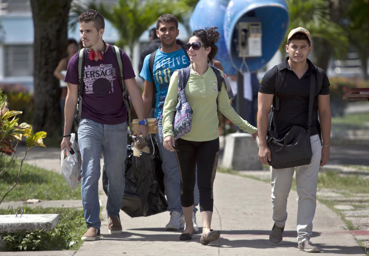 Meses después que Estados Unidos levantó parcialmente las restricciones sobre los viajes, varias universidades han logrado acuerdos con instituciones cubanas para crear programas de intercambio cultural de estudiantes y profesores.