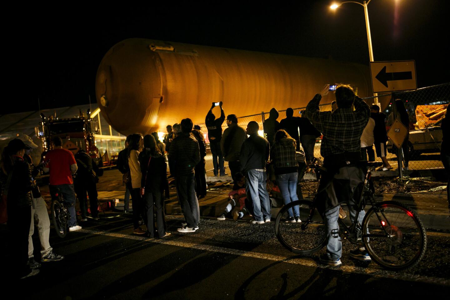 Shuttle tank rolls