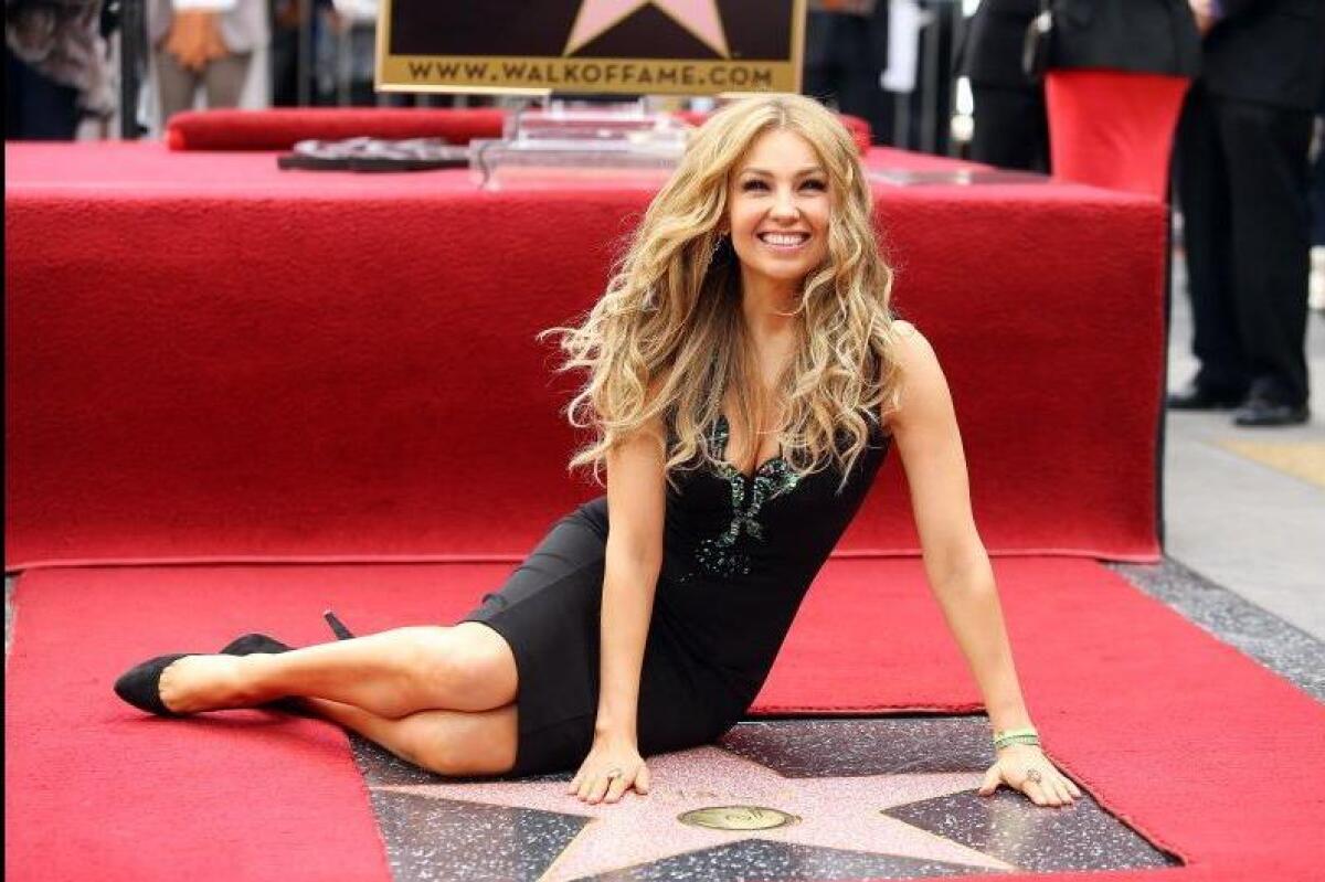 Thalía develó su estrella en el Paseo de la Fama en el año 2013.