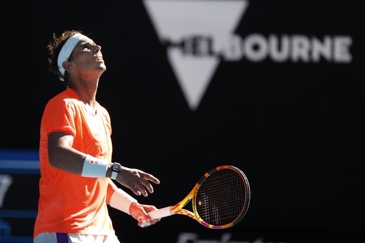 El tenista español Rafael Nadal reacciona  