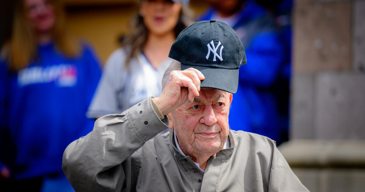 Le plus vieux joueur vivant de la MLB fête ses 100 ans : le rappel total d’Art Schallock